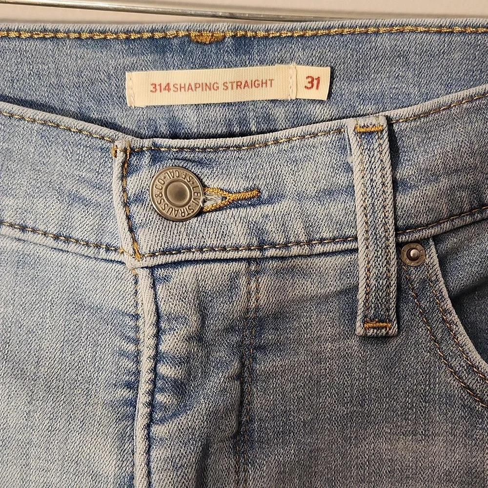 Levis Jeans - Picture 2 of 4